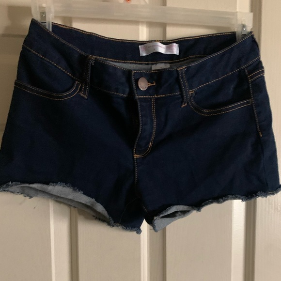 Stretchy cutoff jean shorts - Picture 1 of 3